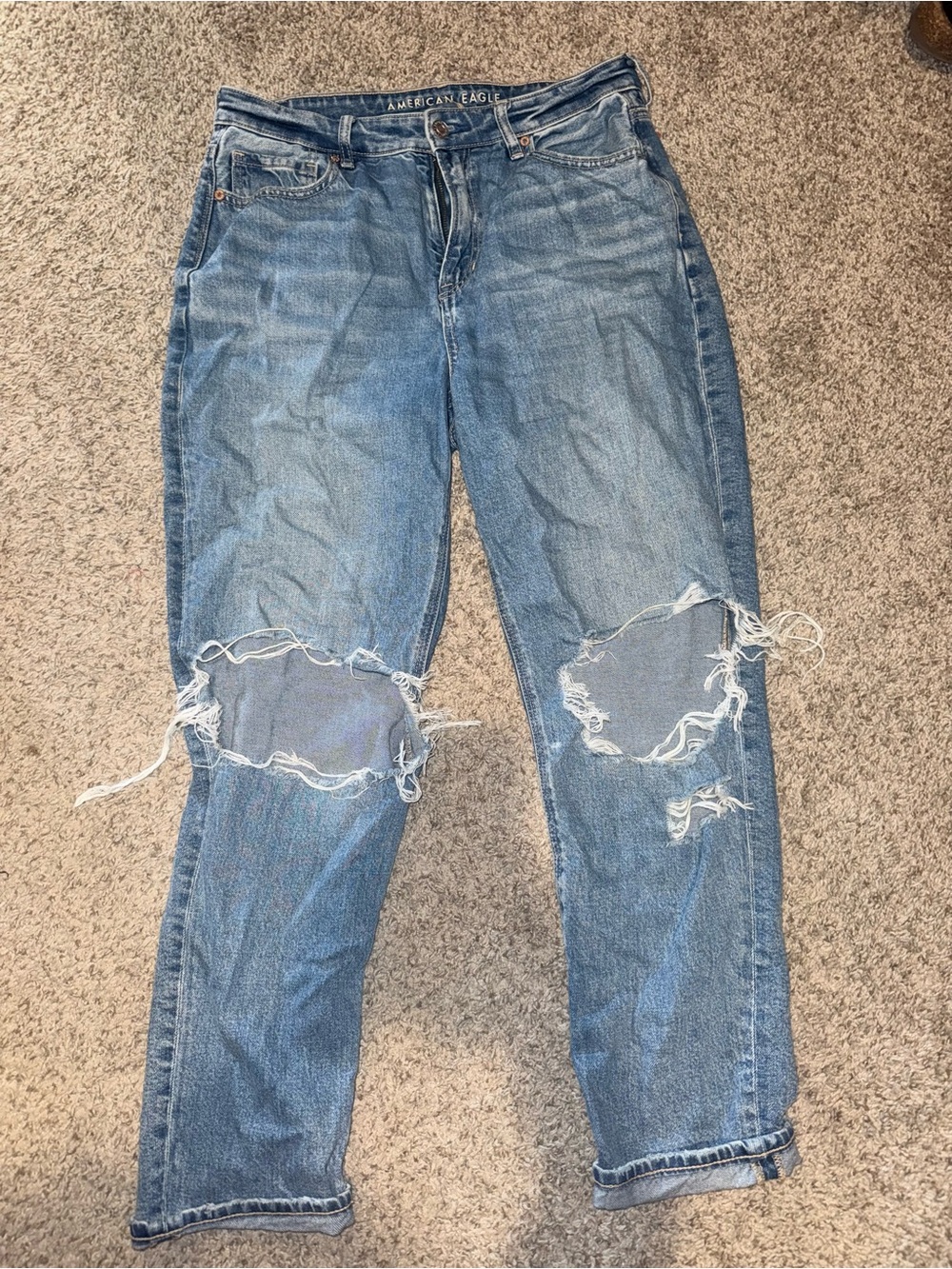 American Eagle Outfitters Boyfriend Jeans in Light Blue with Knee Rips